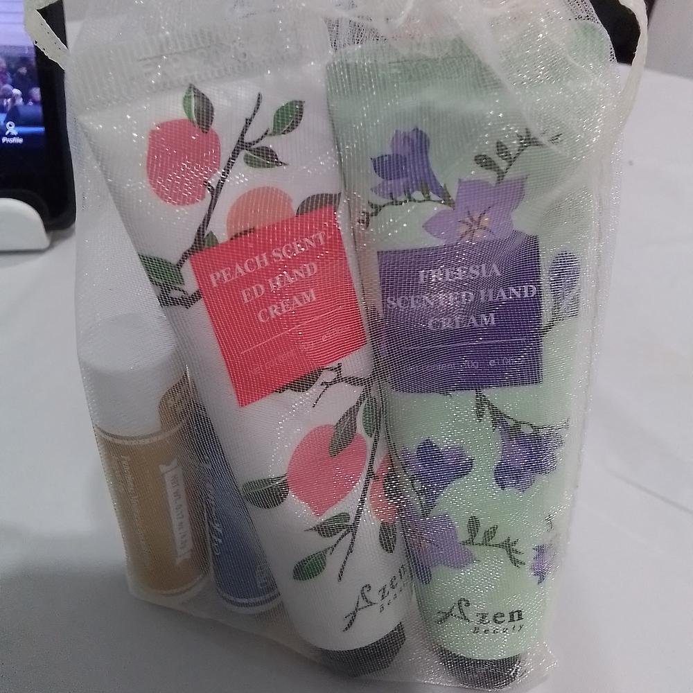 Azen Hand Cream Set with Floral Scents